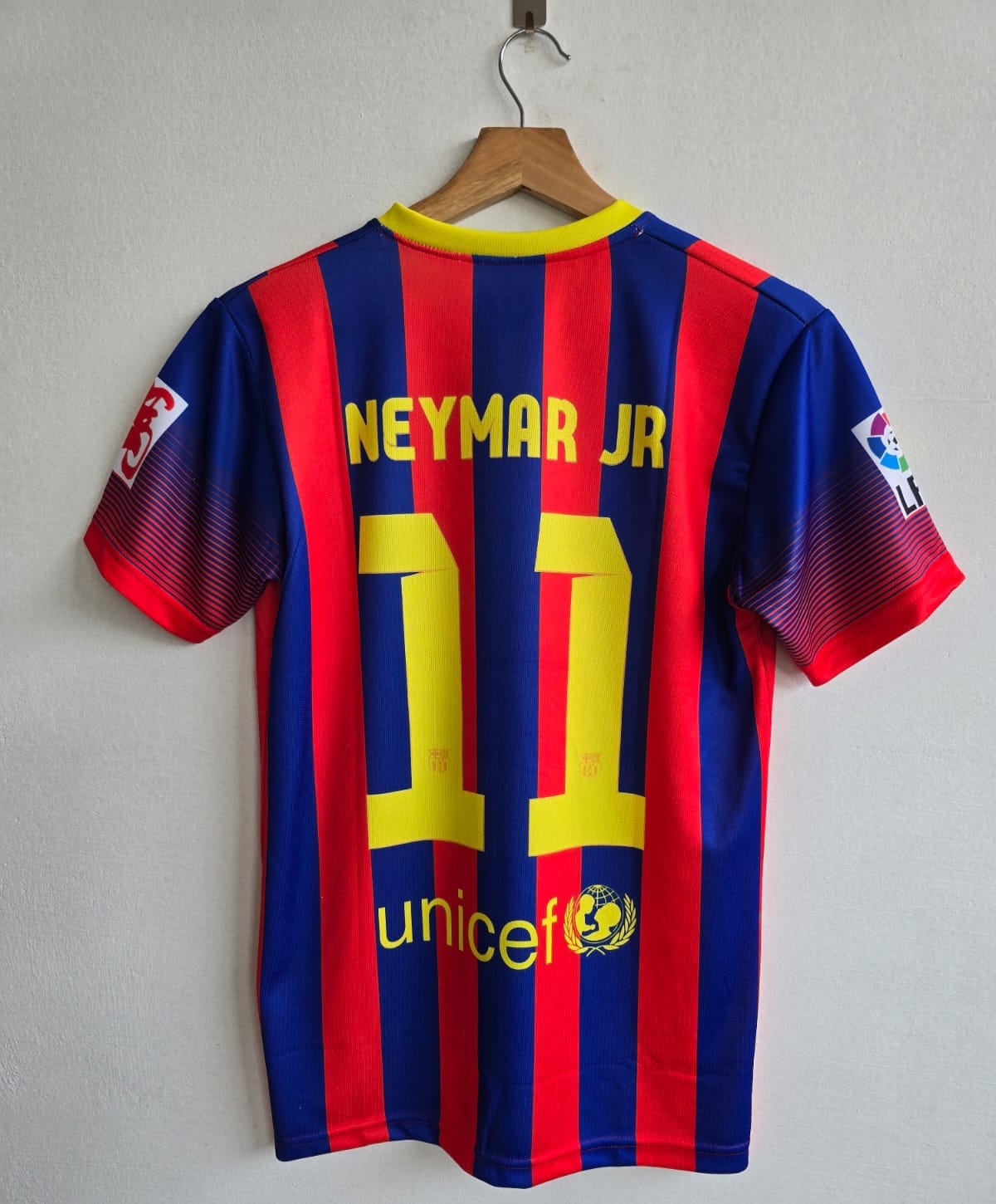 FC Barcelona 2013-14 home (NEYMAR) - View 2